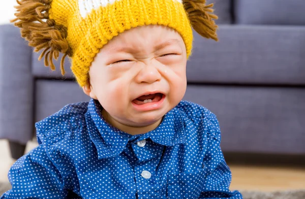 Азиатский мальчик плачет — стоковое фото