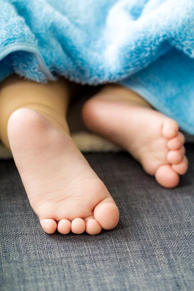 Dětské nohy — Stock fotografie