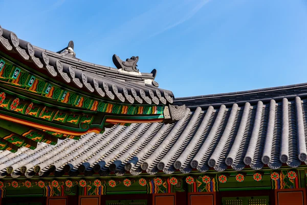伝統的な韓国建築屋根軒 — ストック写真