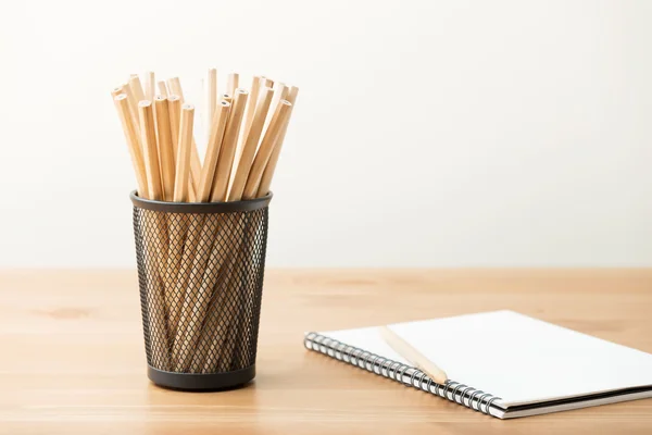 Maceta de lápiz y cuaderno — Foto de Stock