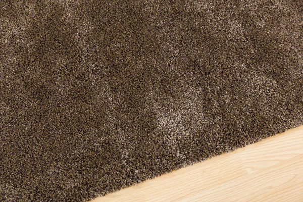 Коричневий килим вдома — стокове фото