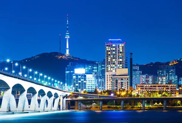 Río Han y puente en Seúl —  Fotos de Stock