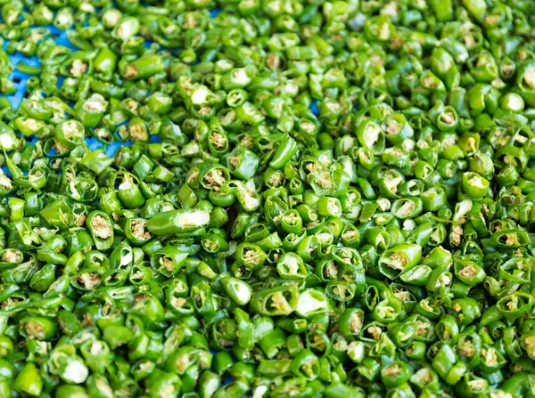 Kousky čerstvé zelené chilli — Stock fotografie