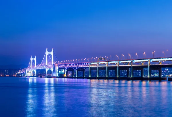 Busan und Hängebrücke — Stockfoto