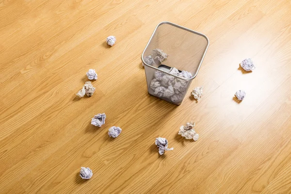 Metallic trash bin and paper ball — Stock Photo, Image