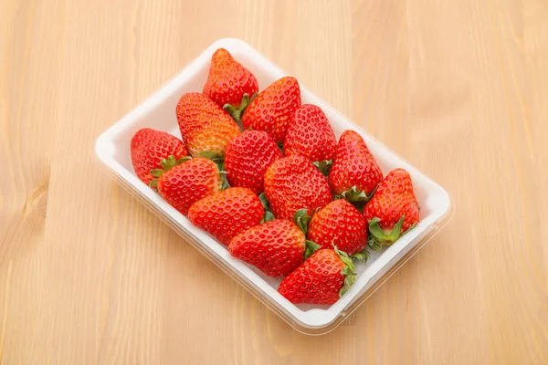 在包中的草莓 — 图库照片