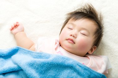 uyuyan kız Asya bebek