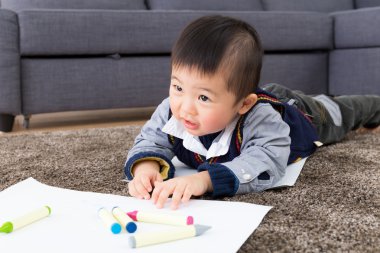 Asyalı bebek çocuk çizim