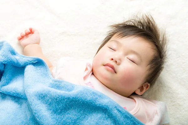 Asijské holčička spí — Stock fotografie