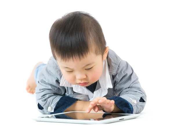 Menino usando tablet — Fotografia de Stock