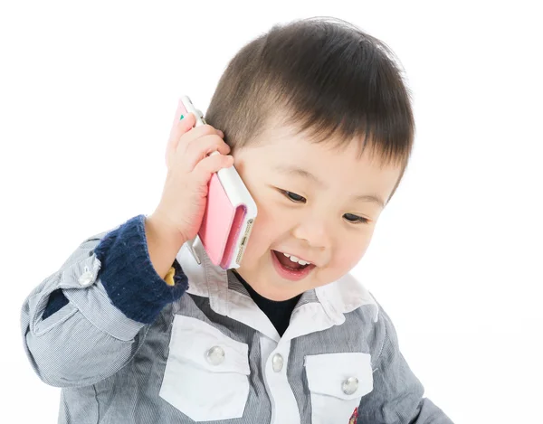 携帯に小さな男の子を話します。 — ストック写真