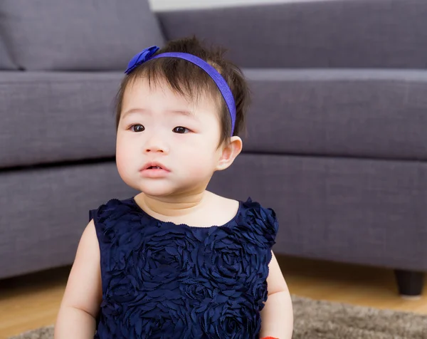 Asiatische baby Mädchen zu Hause — Stockfoto