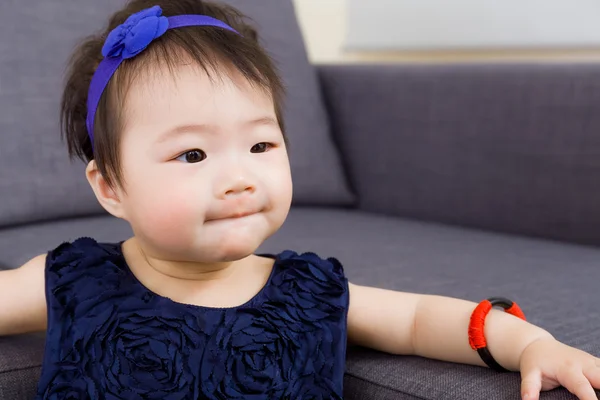 Asiatiska baby flicka leende — Stockfoto