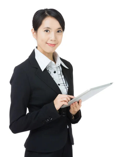 Mujer usando tableta — Foto de Stock