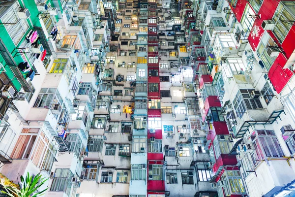 Överfulla byggnad i hong kong — Stockfoto