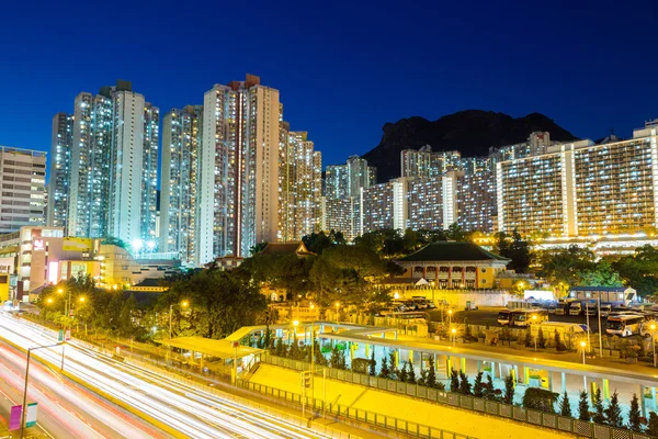 Kowloon κατοικημένη περιοχή στο Χονγκ Κονγκ το βράδυ — Φωτογραφία Αρχείου