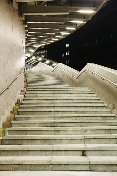 Escadaria à noite — Fotografia de Stock