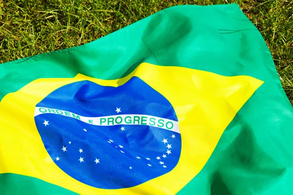 Bandera de Brasil sobre vidrio verde — Foto de Stock