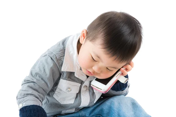 Aziatisch jongen praten met telefoon — Stockfoto