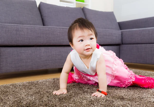 Little girl crawling at home — Stock Photo, Image