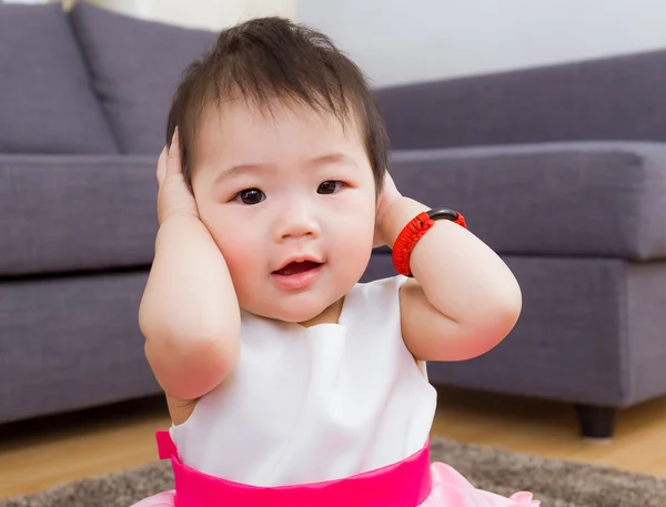 Little girl refuse to listen — Stock Photo, Image
