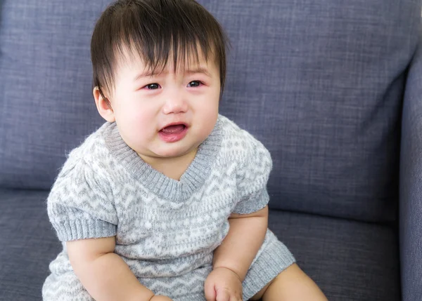 Baby flicka gråter — Stockfoto