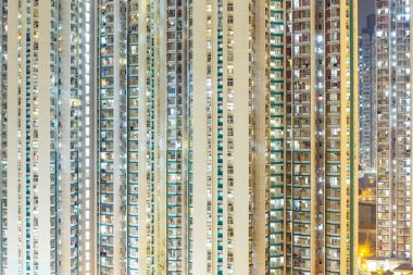 Geceleyin bina cephe