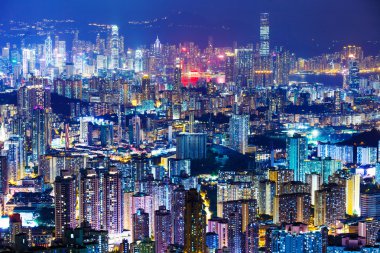 Geceleyin Hong Kong silueti