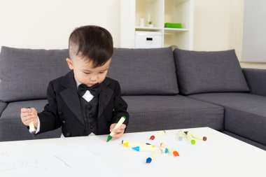 bebek çocuk konsantrasyon çizim