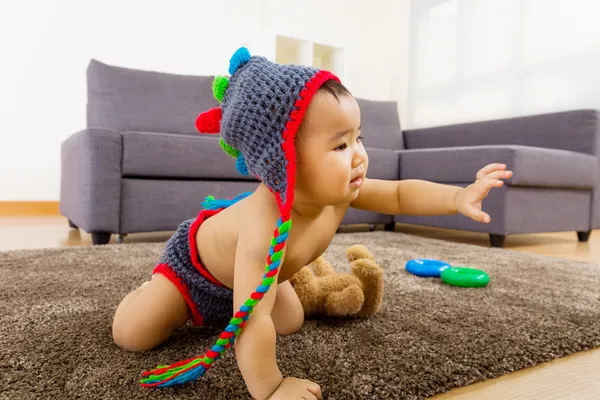 Baby crawling on carpet and one hand up — Stock Photo, Image