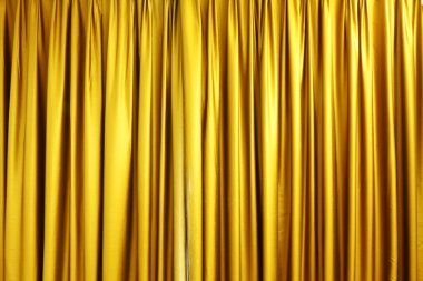 büyük altın sahne perdesi