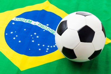 Brezilya bayrağı ve futbol topu