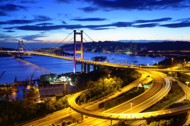 gece hong Kong'daki Tsing ma bridge