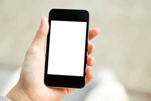 빈 화면으로 휴대 전화를 들고 있는 손 — 스톡 사진