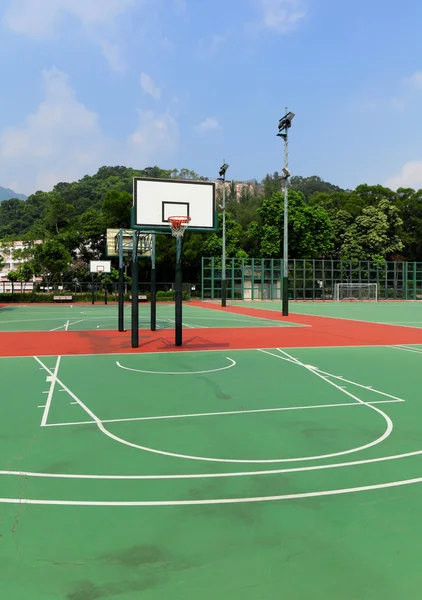 Outdoor public basketball court — Stock Photo, Image