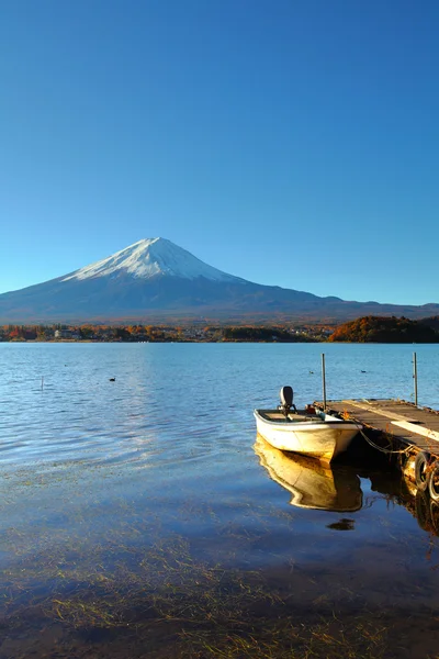 Montagna Fuji e barca da pesca — Foto Stock