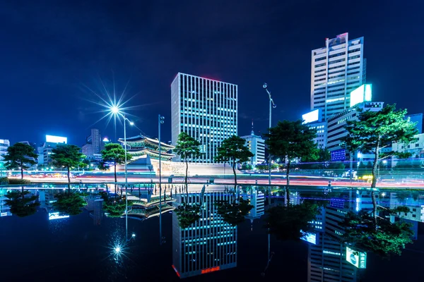 Commercial district and historical building in Seoul — Stock Photo, Image