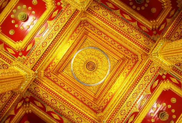 Décoration de plafond avec style Thaïlande — Photo