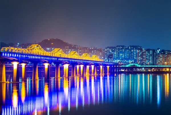 Brug over de rivier de han in seoul — Stockfoto