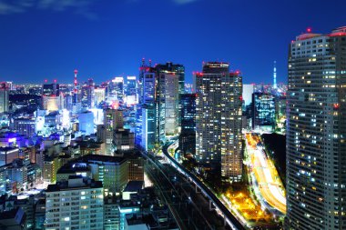 Geceleri Tokyo şehri manzarası