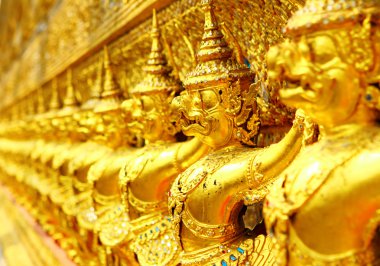 grand palace Buda heykelinin satır