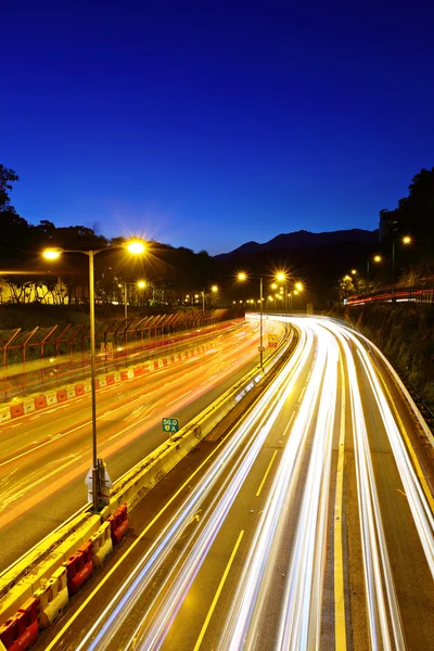 Stedelijke highway bij nacht — Stockfoto