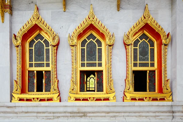 Fönster i thailand tempel — Stockfoto