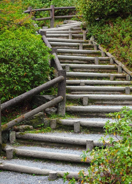 Houten trap naar mountian — Stockfoto