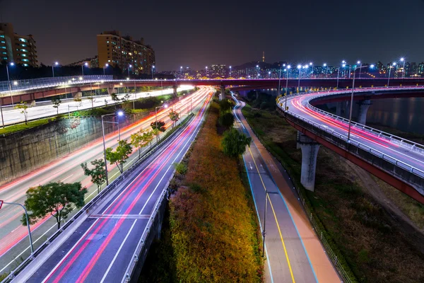 Estrada de Seul à noite — Fotografia de Stock