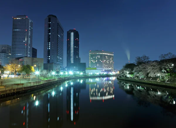 Osaka skyline in de nacht — Stockfoto
