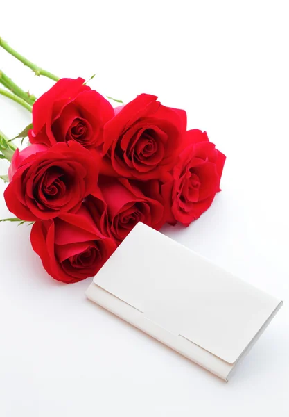 Rose rouge et carte cadeau — Photo