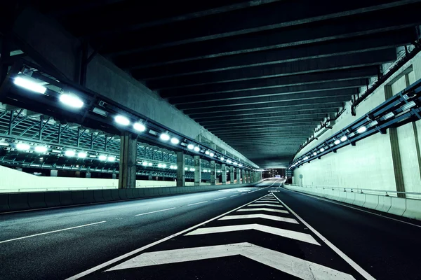 Tom tunnel på natten — Stockfoto