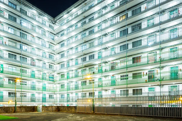 Mieszkania socjalne w Hong Kongu w nocy — Zdjęcie stockowe