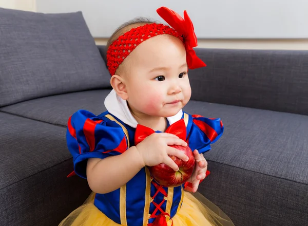 Menina bebê com vestido de festa em casa — Fotografia de Stock